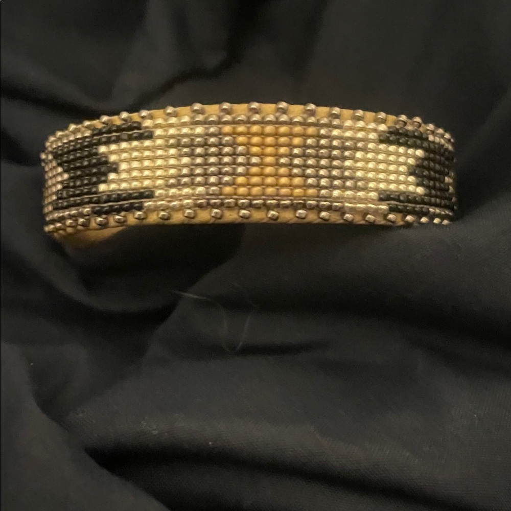 Elegant Gold and Black Beaded Bracelet